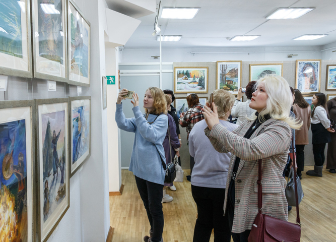 Выставка картин «Сюжеты Сибири» по итогам областного конкурса рисунков открылась в ГВЦ им. Рогаля