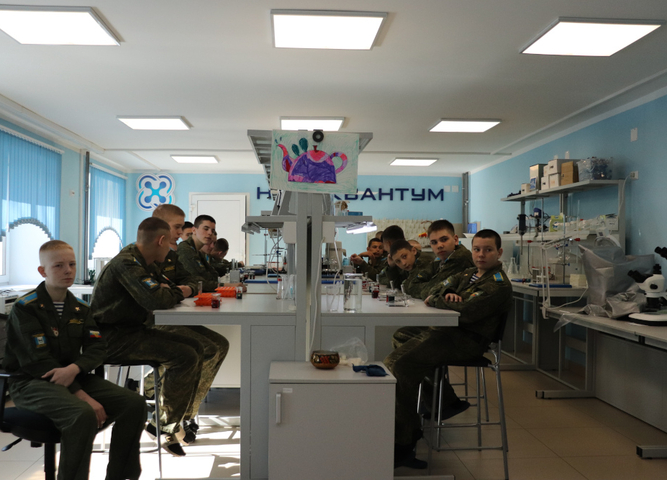 В «Кванториуме Сибирь» для кадетов прошел «День науки»