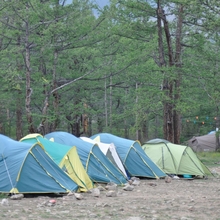 Участники Слета разместились в палаточном лагере на берегу Байкала, 280 км от Иркутска