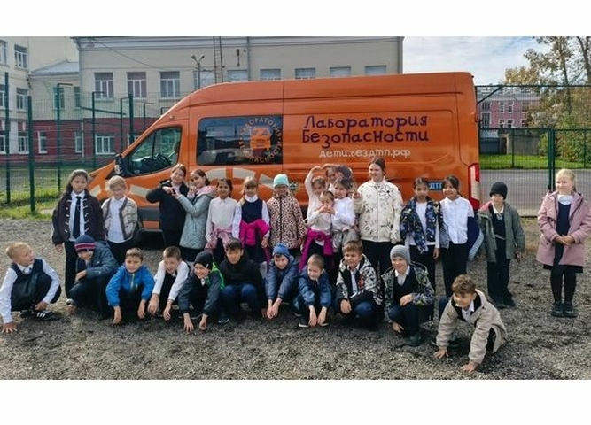 В рамках Единого дня безопасности дорожного движения педагоги «Лаборатории безопасности» провели мероприятия для иркутских школьников